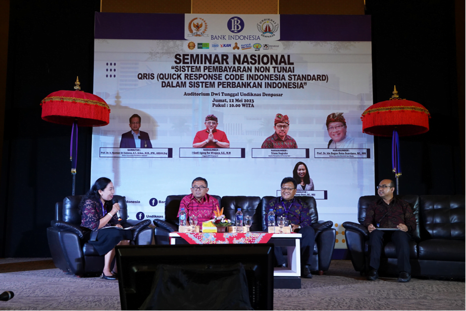 eminar nasional ini memberikan banyak informasi dan wawasan baru terkait dengan sistem pembayaran non-tunai QRIS, serta mendorong akselerasi digitalisasi ekonomi dan keuangan yang inklusif dan efisien, serta mendukung program Pemerintah melalui Gerakan Nasional Bangga Buatan Indonesia. Diharapkan, melalui seminar ini, mahasiswa dapat memperoleh wawasan serta pengetahuan baru yang berguna untuk menghadapi tantangan masa depan di era revolusi ekonomi industri yang terus bertumbuh.