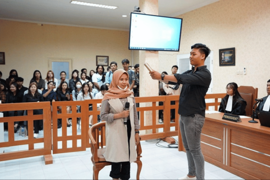 Mahasiswa Fakultas Hukum Undiknas Terlibat Aktif dalam Kegiatan Moot Court: Simulasi Peradilan Semu : Undiknas Kampus swasta terbaik di Bali