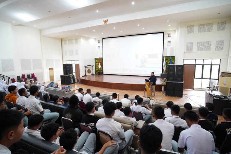 Dosen FH Undiknas Jadi Narasumber Riset Kolaboratif di SMA Banua Kalimantan Selatan