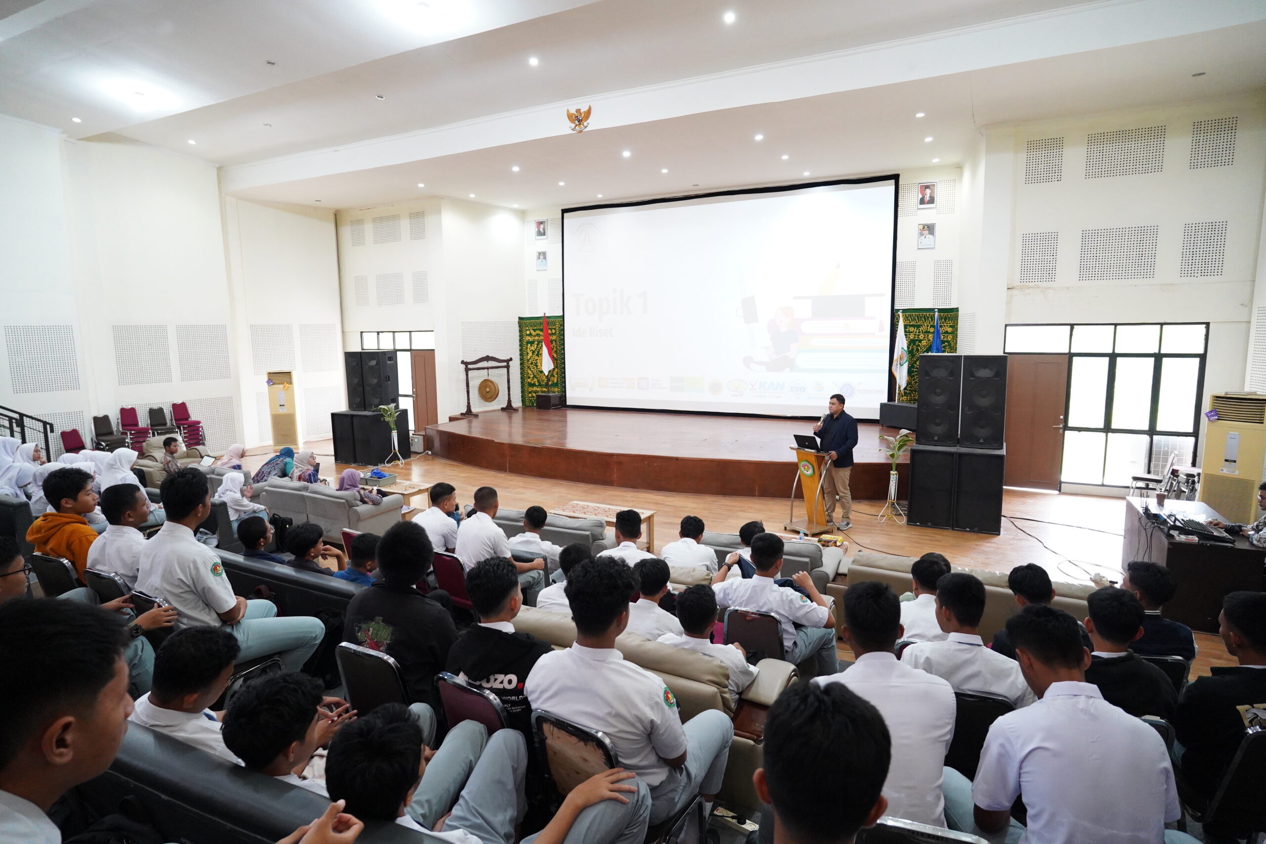 Dosen FH Undiknas Jadi Narasumber Riset Kolaboratif di SMA Banua Kalimantan Selatan