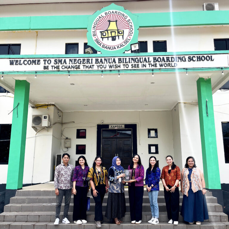 Foto bersama Tim Undiknas dengan Manajemen Sekolah SMA Banua Kalsel