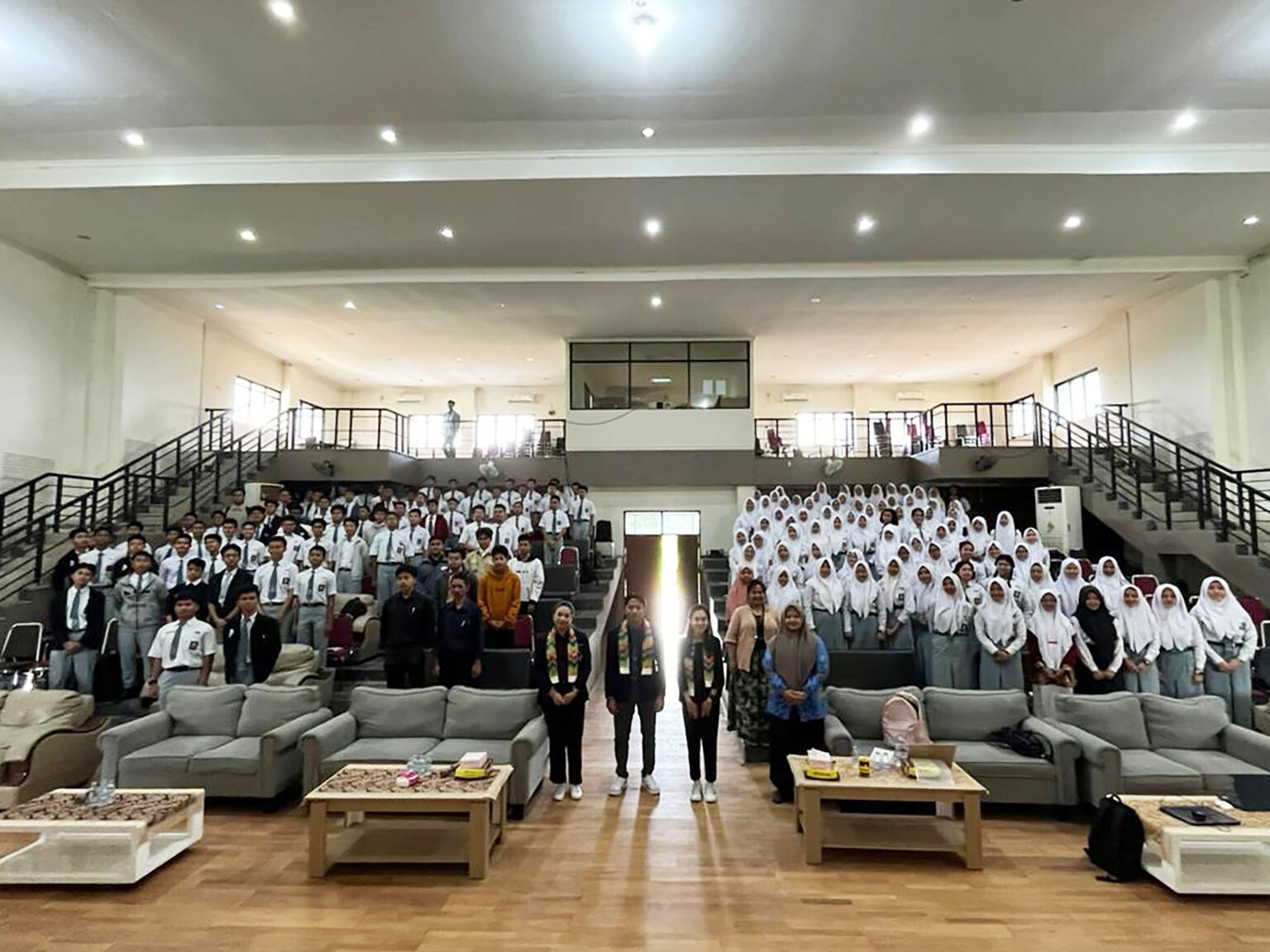 Tim SUGT Undiknas Hadirkan Tips & Trik SAT Writing untuk Siswa