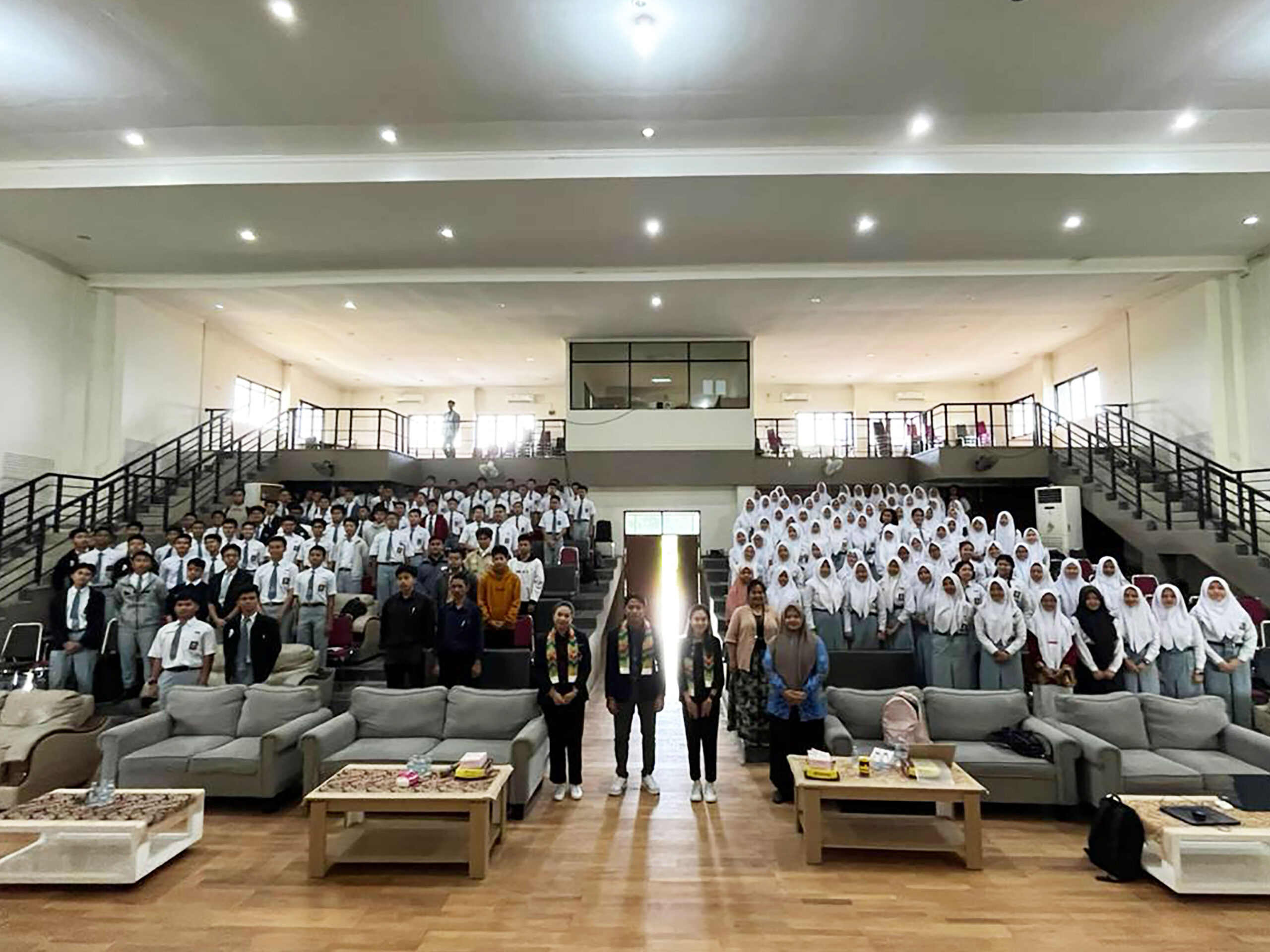 Tim SUGT Undiknas Hadirkan Tips & Trik SAT Writing untuk Siswa