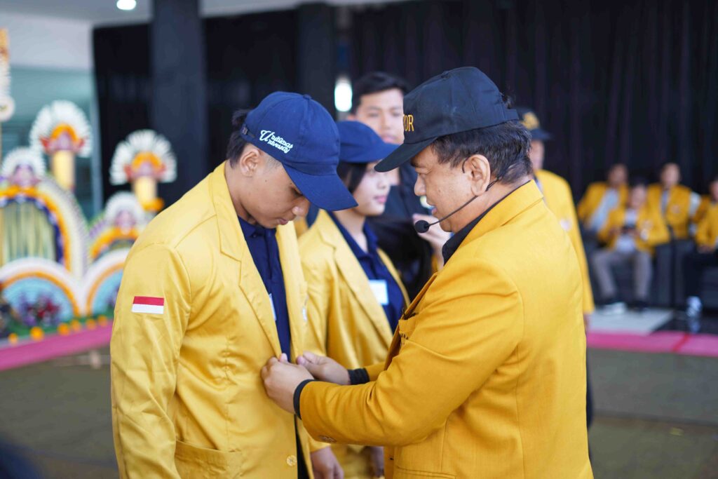 Penyematan-Almamater