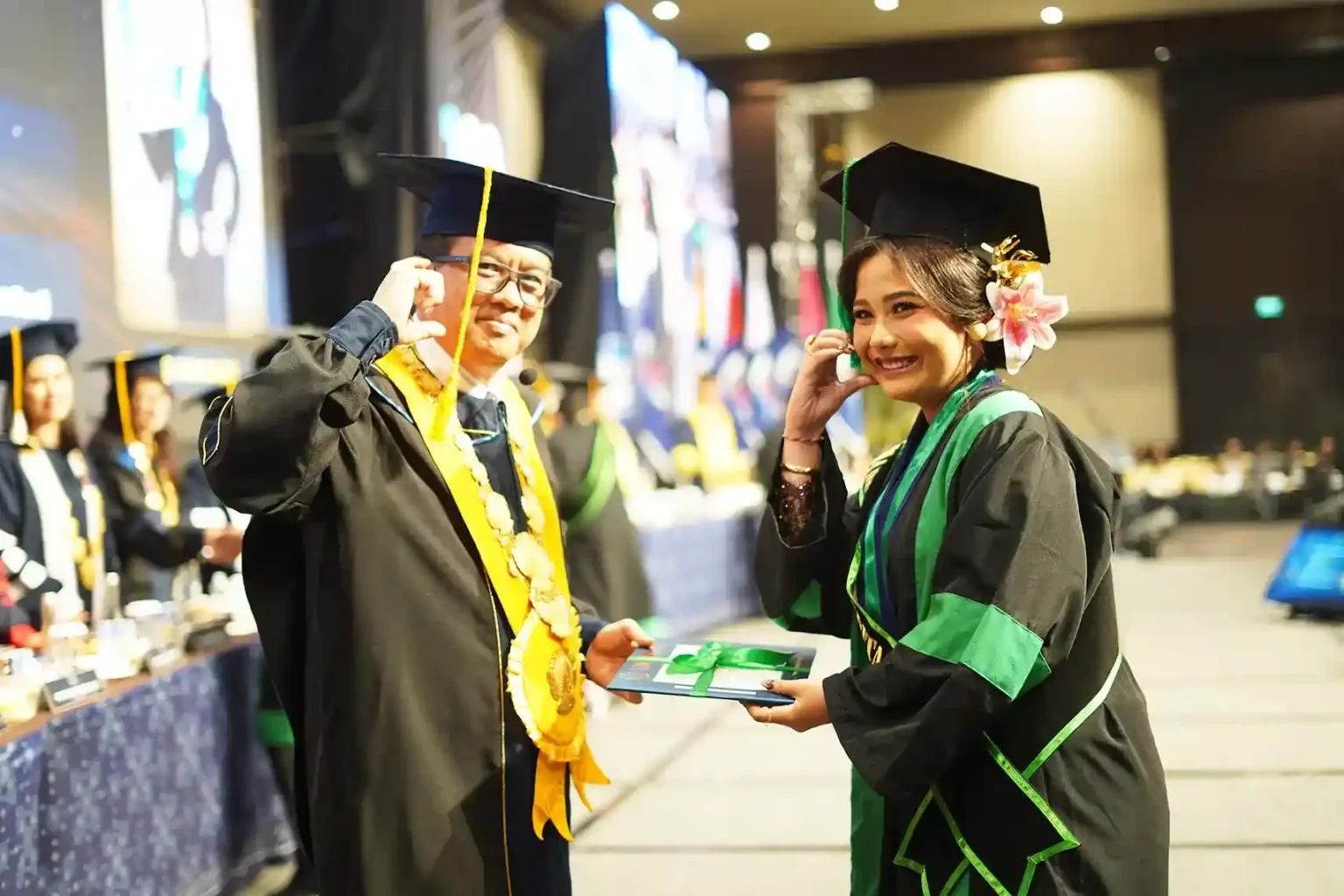 Gaya-Wisuda-Hits