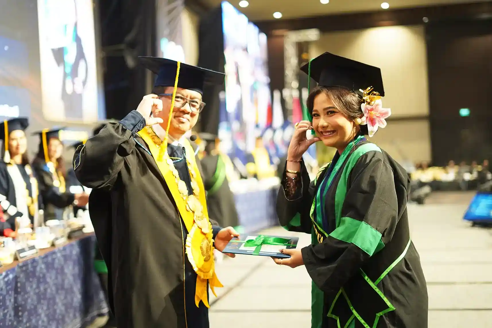 Gaya-Wisuda-Hits
